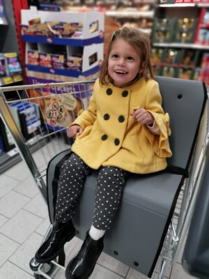 Maedchen Im Besnderen Einkaufswagen