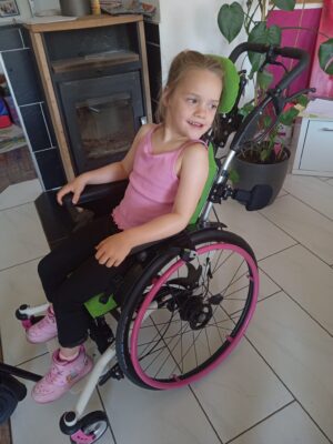 Maedchen Mit Syngap1 Syndrom Im Rollstuhl