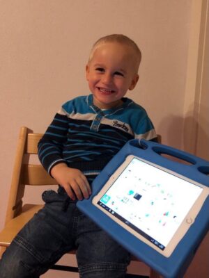 Syngap1 Kind Stolz Auf Seinen Talker